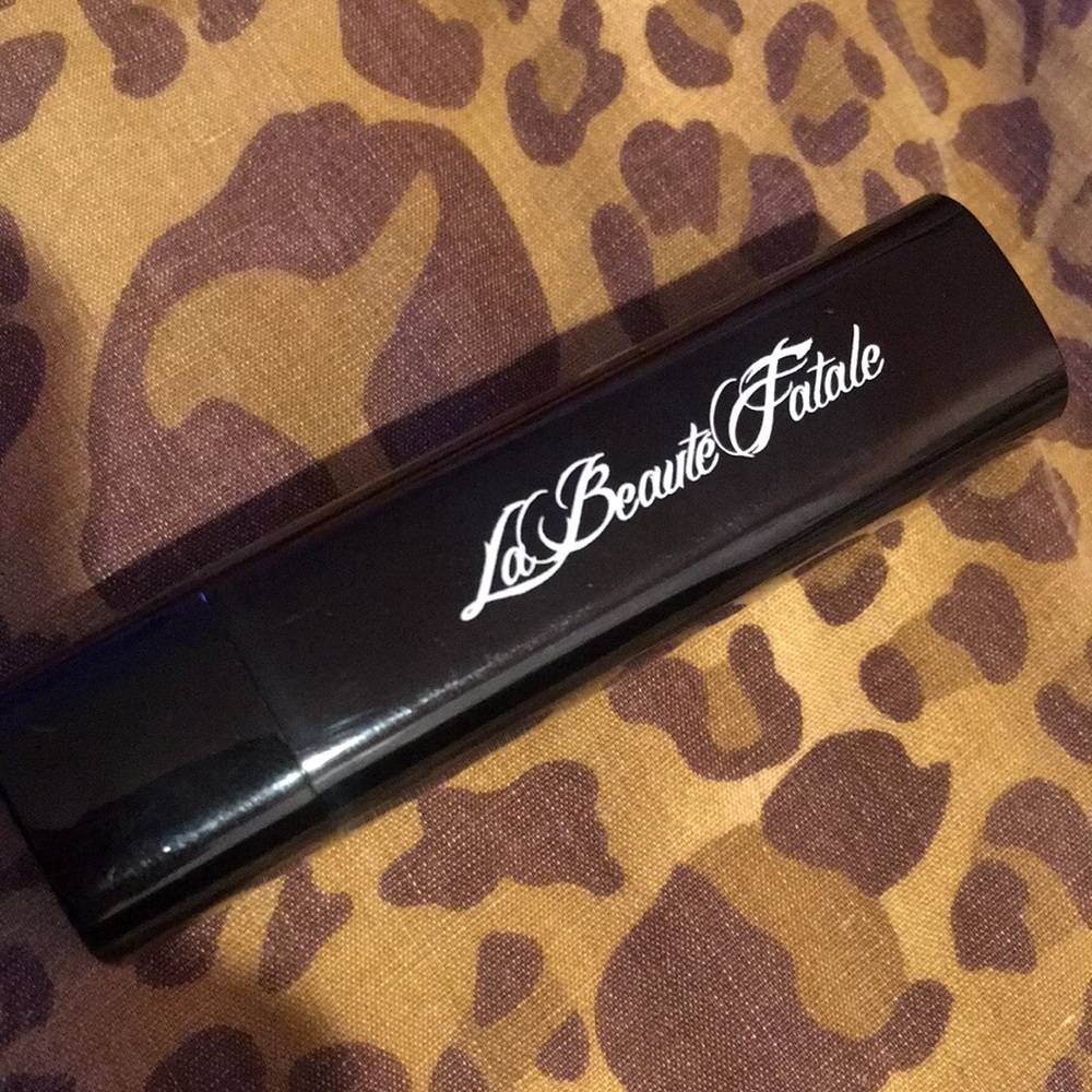 La beaute fatale lipstick in vibrate